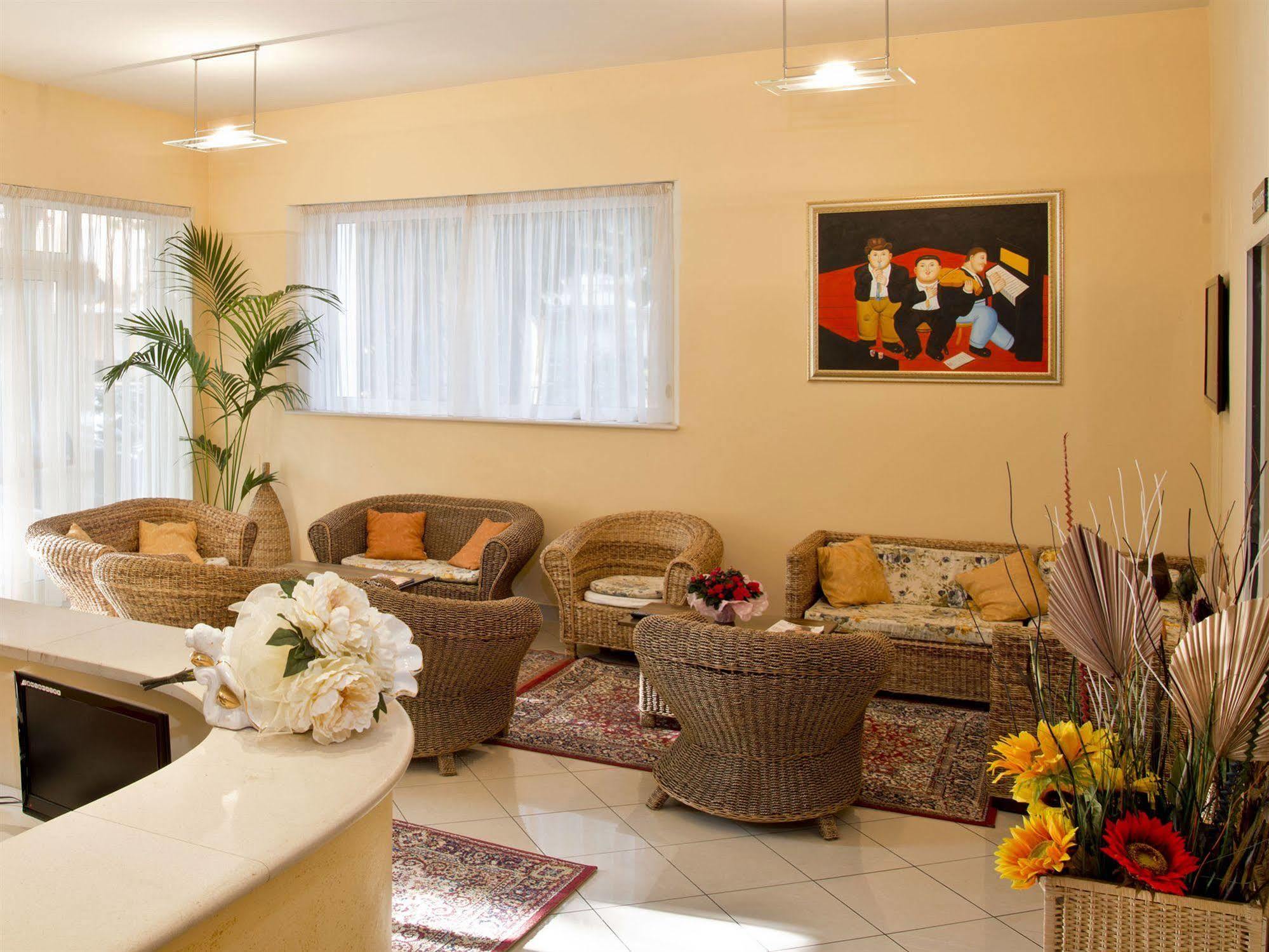 Villa Silvie Rose Чезенатико Екстериор снимка